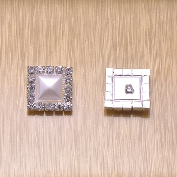 (M0169-18mm) 18mm square Imitation pearl rhinestone button,ivory Imitation pearl ,with loop at back,silver plating
(M0169-18mm) 18mm square Imitation pearl rhinestone button,ivory Imitation pearl ,with loop at back,silver plating