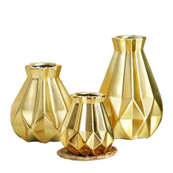 Europe Brief Matt Diamond Porcelain Vase Modern Fashion Ceramic Flower Vase Room Study Hallway Home Wedding Decoration R699
Europe Brief Matt Diamond Porcelain Vase Modern Fashion Ceramic Flower Vase Room Study Hallway Home Wedding Decoration R699