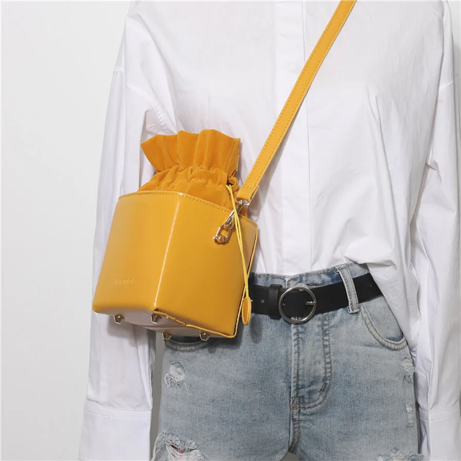 Fashion unique bundle rope square woman bag Temperament solid color single room package 2019 new casual messenger bag
Fashion unique bundle rope square woman bag Temperament solid color single room package 2019 new casual messenger bag