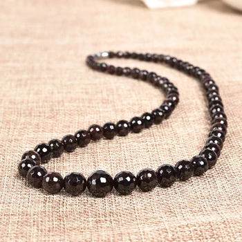 Black, There are large and small quadrilaterals on the beads 10 mm jet necklace.Have the embodiment of temperament
Black, There are large and small quadrilaterals on the beads 10 mm jet necklace.Have the embodiment of temperament