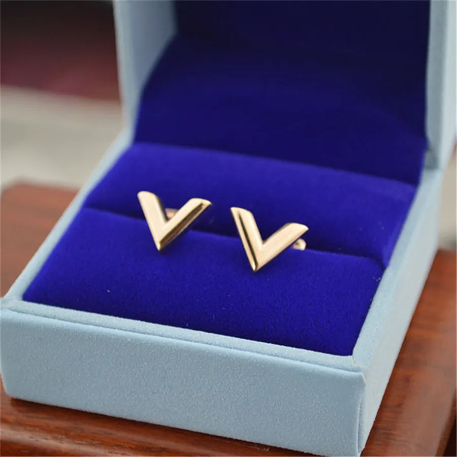 Martick Free Shipping Geometric Earrings For Women Europe Brand V Letter Triangle Cute Stud Earrings Jewelry Gift E157
Martick Free Shipping Geometric Earrings For Women Europe Brand V Letter Triangle Cute Stud Earrings Jewelry Gift E157