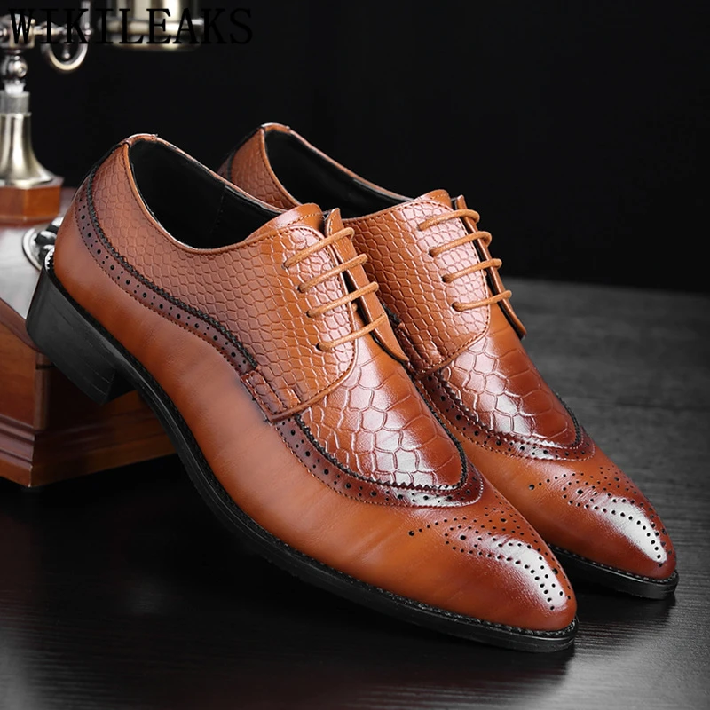 brogue shoes men dress coiffeur formal shoes men office moda italiana luxury dress leather shoes men oxford zapatillas de hombre
brogue shoes men dress coiffeur formal shoes men office moda italiana luxury dress leather shoes men oxford zapatillas de hombre
