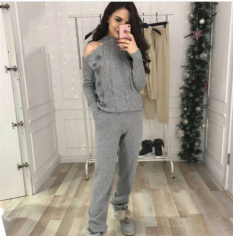 2018 autumn and winter new women's fashion cashmere suit knitted mink cashmere sweater sexy Strapless Pedicure pants two piece
2018 autumn and winter new women's fashion cashmere suit knitted mink cashmere sweater sexy Strapless Pedicure pants two piece