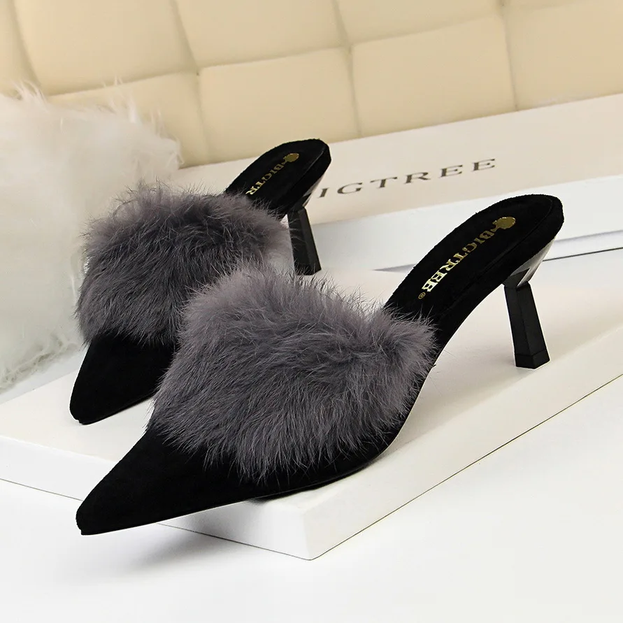 Korean fashion wool slippers with fine heels, high heels, deep pointed head, balcony slippers and rabbit hair half slippers
Korean fashion wool slippers with fine heels, high heels, deep pointed head, balcony slippers and rabbit hair half slippers