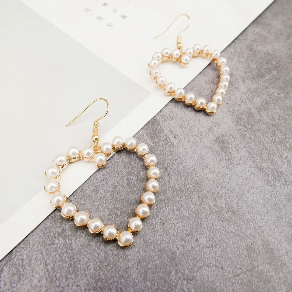 Korean fashion new net red personality Earrings Ms. Creative ins Simple Pearl Earrings Super
Korean fashion new net red personality Earrings Ms. Creative ins Simple Pearl Earrings Super