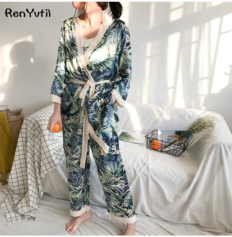 RenYvtil 2018 Spring Summer Silk Pajamas Set Sexy Leaf Three-piece Suit Woman Camisole+Robe+ Wide Pants Home Runway Wholesle
RenYvtil 2018 Spring Summer Silk Pajamas Set Sexy Leaf Three-piece Suit Woman Camisole+Robe+ Wide Pants Home Runway Wholesle