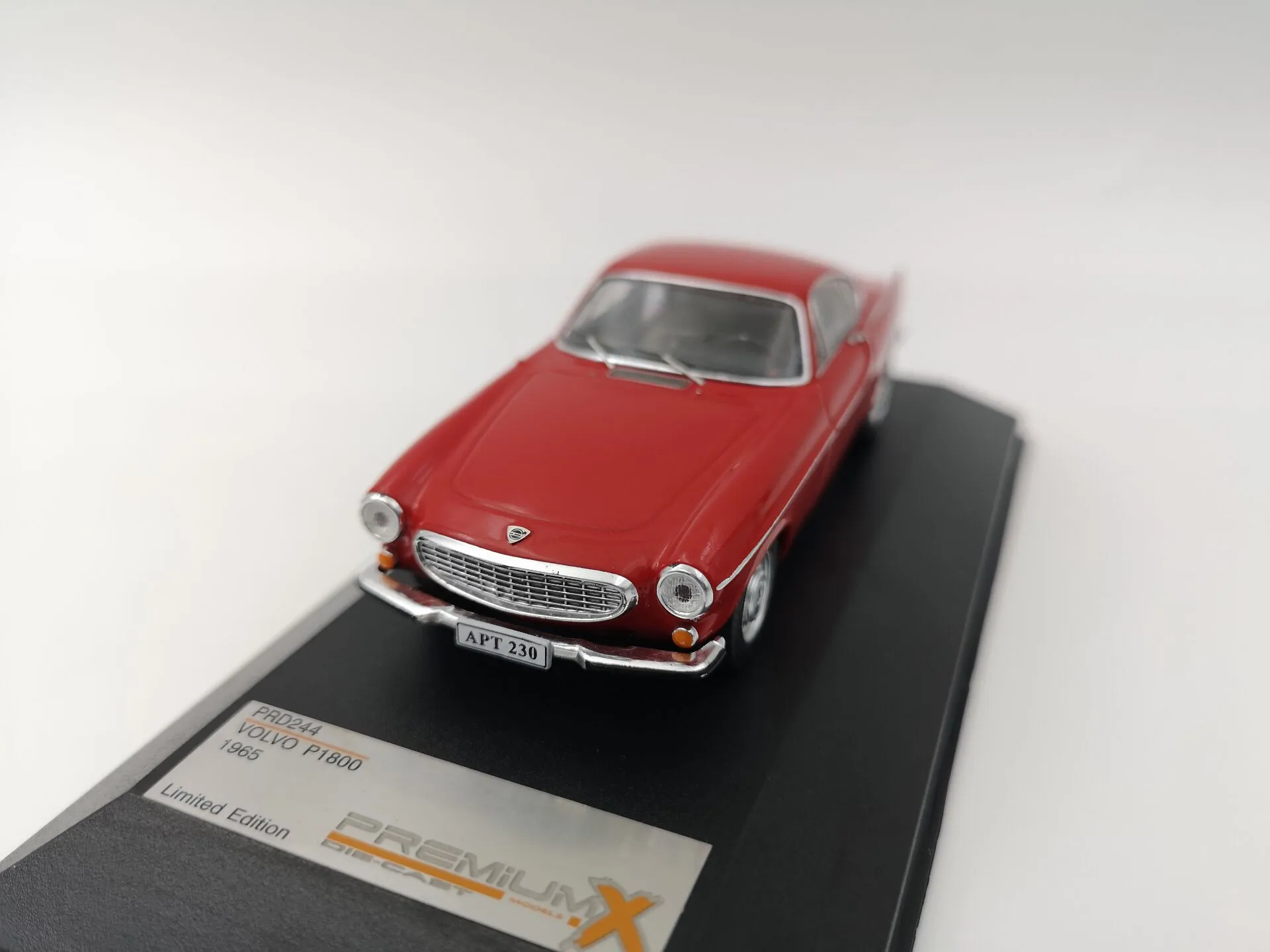PREMIUM/X 1:43 VOLVO P1800 1965 boutique Resin model car toys for children kids toys Model gift original box
PREMIUM/X 1:43 VOLVO P1800 1965 boutique Resin model car toys for children kids toys Model gift original box