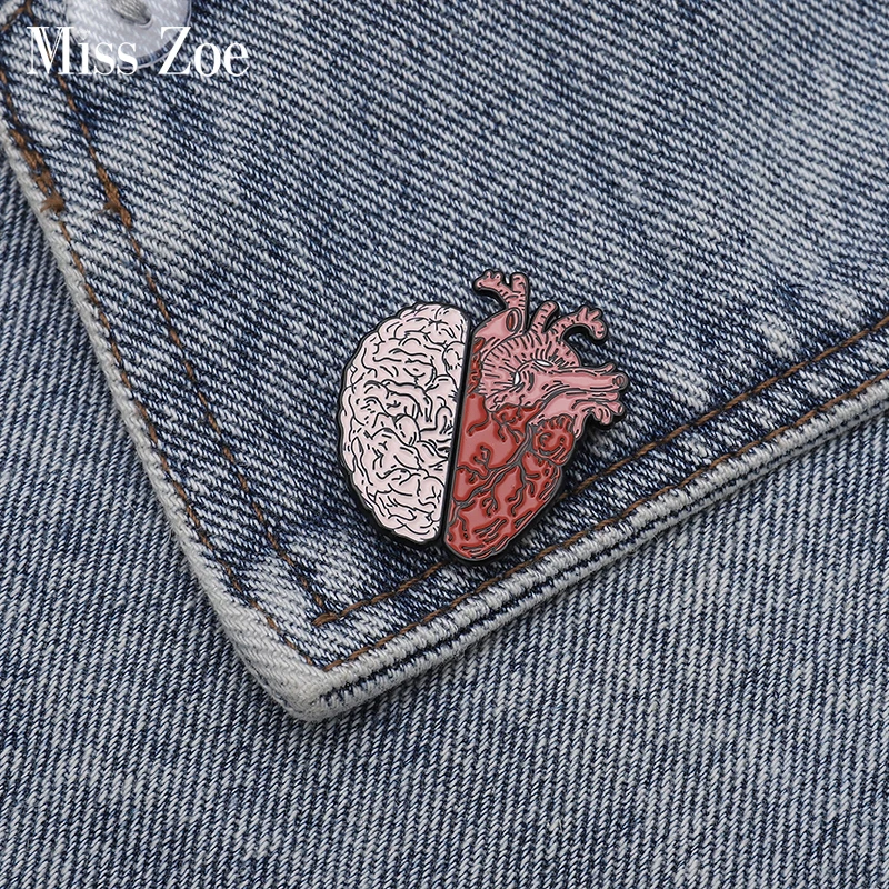 

Half Organ Heart Brain Enamel Pin Rational Sensual Brooches Bag Clothes Lapel Pin Badge Love Medical Jewelry Gift for Doctor