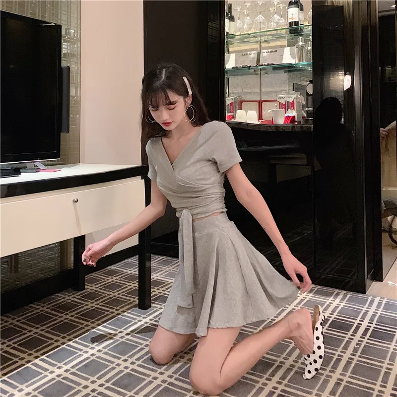 Women's Clothing Women's Sets 2019 summer new women two piece outfits v-neck gray solid sashes vintage Korean version Slim fit
Women's Clothing Women's Sets 2019 summer new women two piece outfits v-neck gray solid sashes vintage Korean version Slim fit