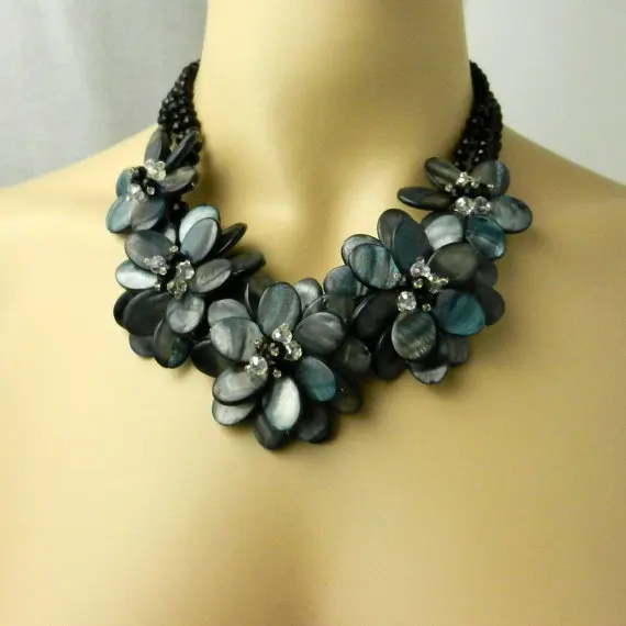 Black Gray MOP Shell Flower Necklace Wire Wrap Necklace Black Quartz Party Necklace
Black Gray MOP Shell Flower Necklace Wire Wrap Necklace Black Quartz Party Necklace
