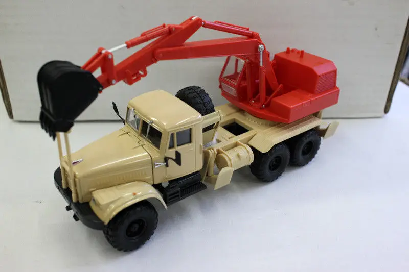 Original factory 1:43 USSR truck KRAZ 6322 alloy toy car toys for children diecast model car Birthday gift freeshipping
Original factory 1:43 USSR truck KRAZ 6322 alloy toy car toys for children diecast model car Birthday gift freeshipping