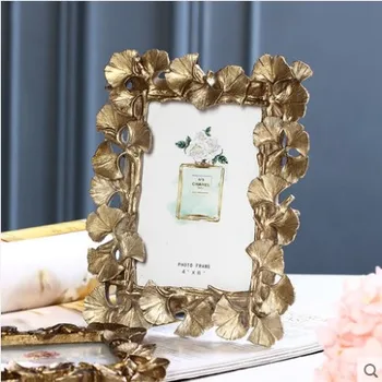 Nordic wind Wedding photos 6 inch photo frame Swing table Creative American Resin Home bedroom soft furnishings Ornaments
Nordic wind Wedding photos 6 inch photo frame Swing table Creative American Resin Home bedroom soft furnishings Ornaments