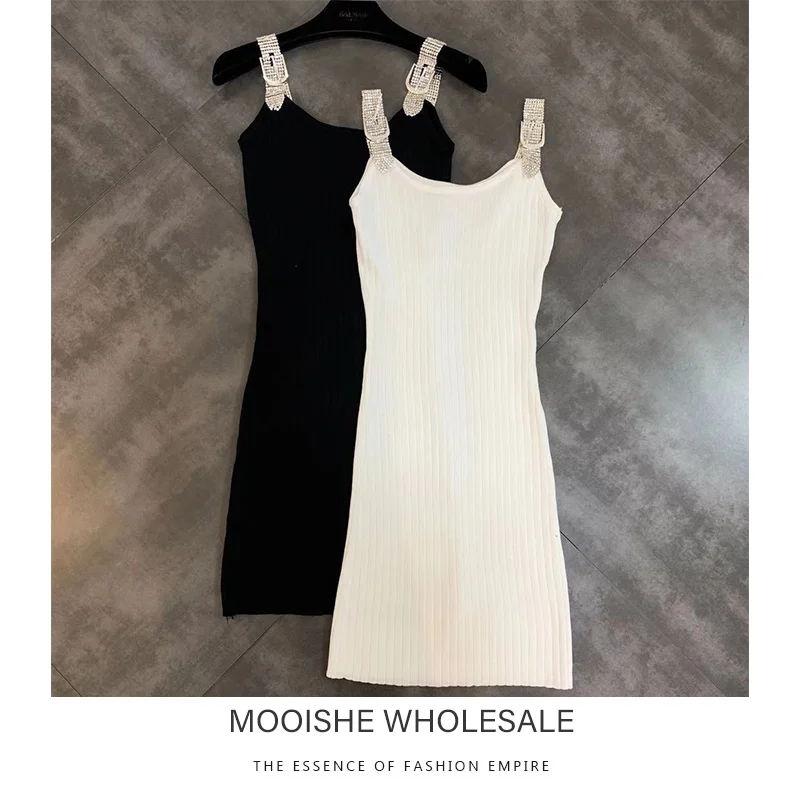 2019 Spring New Tank Dress Shoulder Strap Button Shiny Diamond Decorative Ice Silk Knit Dress
2019 Spring New Tank Dress Shoulder Strap Button Shiny Diamond Decorative Ice Silk Knit Dress