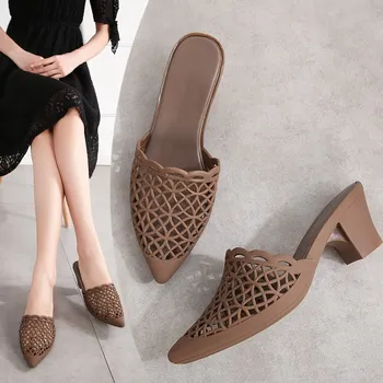 EOEODOIT Jelly Shoes Women Summer 4 cm Square Heel Pointy Toe Network Anti Skid Sandals Med Heel Pumps Slides Holiday Shoes
EOEODOIT Jelly Shoes Women Summer 4 cm Square Heel Pointy Toe Network Anti Skid Sandals Med Heel Pumps Slides Holiday Shoes