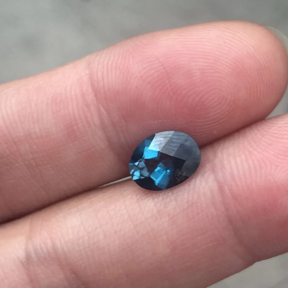 Sparkling oval shape natural blue topaz loose stone 7mm*9mm topaz loose gemstone for ring bracelet pendant
Sparkling oval shape natural blue topaz loose stone 7mm*9mm topaz loose gemstone for ring bracelet pendant