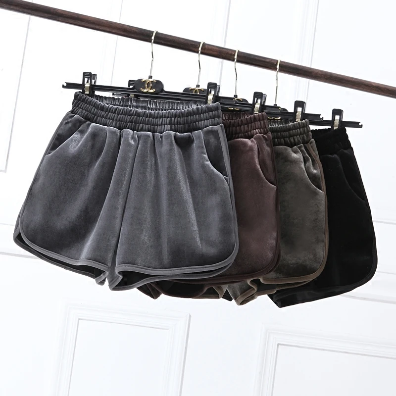 New Autumn Winter Fashion Solid Velour Shorts Women Vintage Pleuche Wide Leg Shorts Elastic Waist Warm Thick Female Shorts Mw127
New Autumn Winter Fashion Solid Velour Shorts Women Vintage Pleuche Wide Leg Shorts Elastic Waist Warm Thick Female Shorts Mw127
