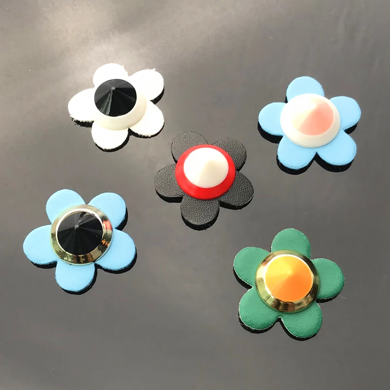 5pcs/lot Small leather flower patch sew on applique for clothes shoes bags decoration patch DIY accessories fashion patch
5pcs/lot Small leather flower patch sew on applique for clothes shoes bags decoration patch DIY accessories fashion patch