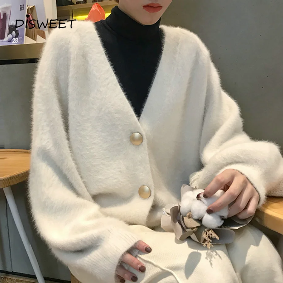 2019 Korean Version of Autumn and Winter Knit Cardigan V-neck Ladies Sweater Casual Loose Long-sleeved Slim Button Fashion Coat
2019 Korean Version of Autumn and Winter Knit Cardigan V-neck Ladies Sweater Casual Loose Long-sleeved Slim Button Fashion Coat