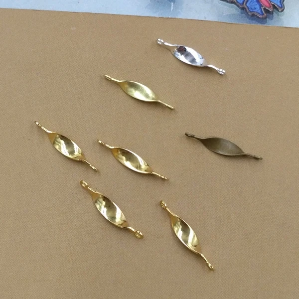 100 PCS 16mm Metal Copper Twisted Pendant Connectors Charm DIY Jewelry Findings For Jewelry Making
100 PCS 16mm Metal Copper Twisted Pendant Connectors Charm DIY Jewelry Findings For Jewelry Making