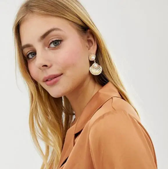 Luxury Natural Shell Earring for Women Imitation Pearl Earring Statement Geometric Earrings 2019 Gold Color Fashion Jewelry
Luxury Natural Shell Earring for Women Imitation Pearl Earring Statement Geometric Earrings 2019 Gold Color Fashion Jewelry