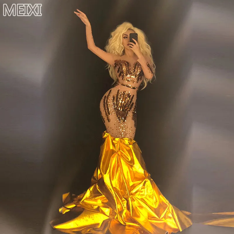 Unique shimmery atmospheric gold dress birthday party nightclub bar concert DJ singer/dancer costume
Unique shimmery atmospheric gold dress birthday party nightclub bar concert DJ singer/dancer costume
