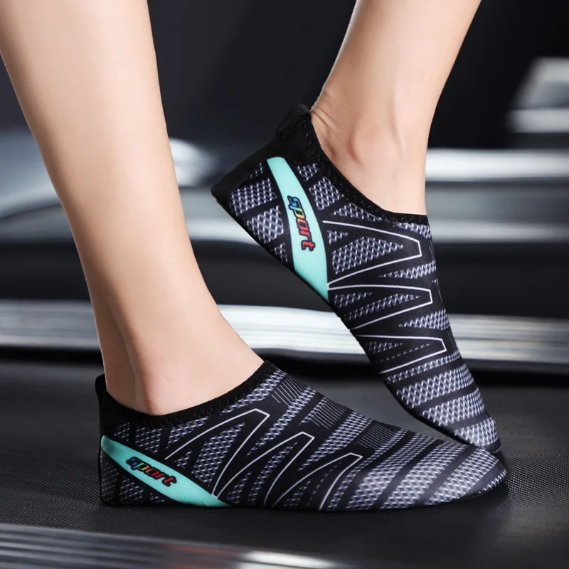 2019 New Wading Shoe Super Soft Elastic Sea Rock Non-slip Sneakers Outdoor Yoga Gym Fitness Men Women Drift Surfing Beach Travel
2019 New Wading Shoe Super Soft Elastic Sea Rock Non-slip Sneakers Outdoor Yoga Gym Fitness Men Women Drift Surfing Beach Travel