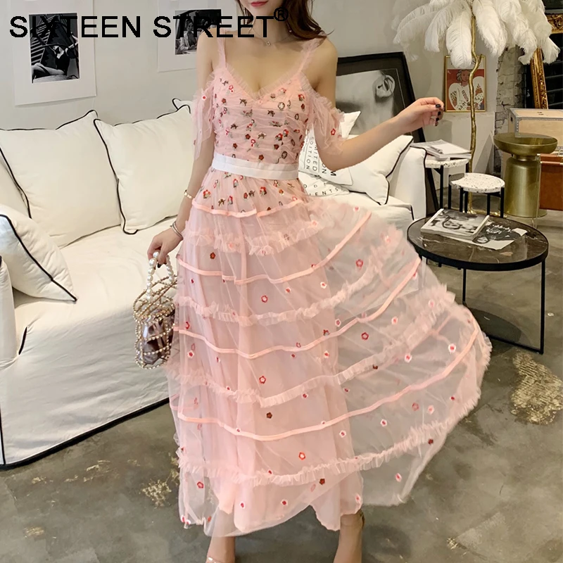 2019 New Summer Woman dress Pink color spaghetti strap V neck embroidery patchwork elegant party meeting max dresses ladies
2019 New Summer Woman dress Pink color spaghetti strap V neck embroidery patchwork elegant party meeting max dresses ladies