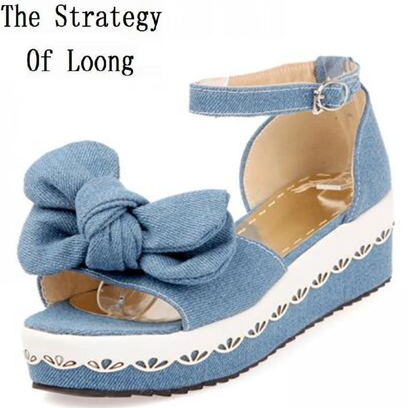 Wedges Chunky Heel Bowknot Open The Toe Jean Ankle Wrap Women Summer Sandals Lady Fashion Denim Peep Toe Shoes 35-39 SXQ0610
Wedges Chunky Heel Bowknot Open The Toe Jean Ankle Wrap Women Summer Sandals Lady Fashion Denim Peep Toe Shoes 35-39 SXQ0610
