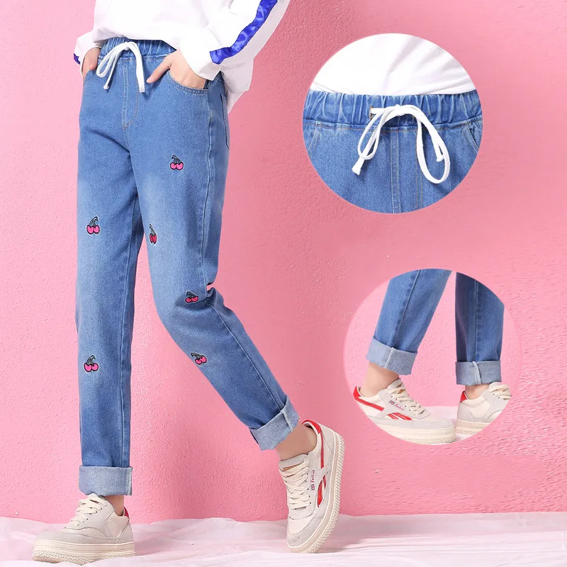 New Sweet Cherry Embroidery Women Jeans Harajuku Fashion Cotton Girls Trousers Loose Tight Waist Flanging Pencil Denim Pants
New Sweet Cherry Embroidery Women Jeans Harajuku Fashion Cotton Girls Trousers Loose Tight Waist Flanging Pencil Denim Pants