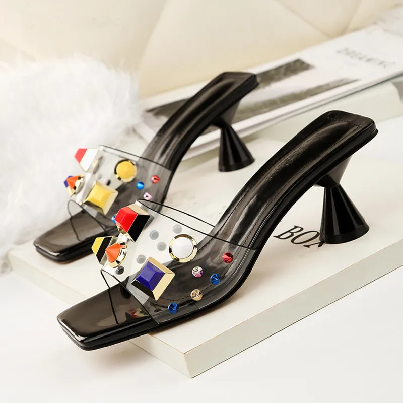 2019 Style Summer Women Crystal 6cm High Heels Mules Shales Slides Female Rivets Strange Heels Slippers Sexy Fashion Nude Shoes
2019 Style Summer Women Crystal 6cm High Heels Mules Shales Slides Female Rivets Strange Heels Slippers Sexy Fashion Nude Shoes