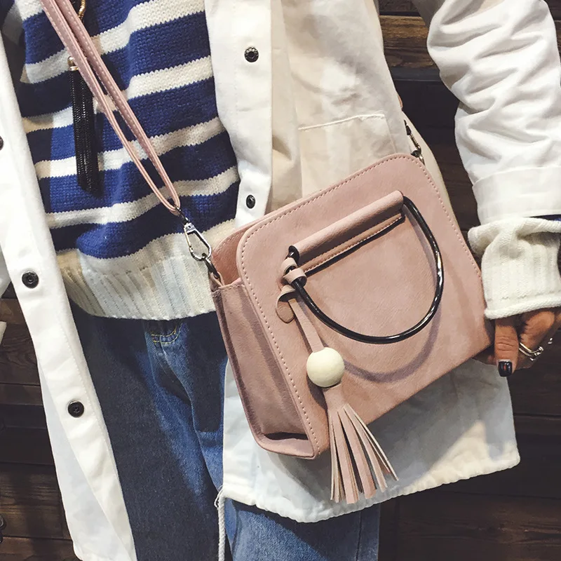 2018 Autumn And Winter Korean Version New Small Square Package Personality Handbag Shoulder Diagonal Cross Fringed Female Bag
2018 Autumn And Winter Korean Version New Small Square Package Personality Handbag Shoulder Diagonal Cross Fringed Female Bag