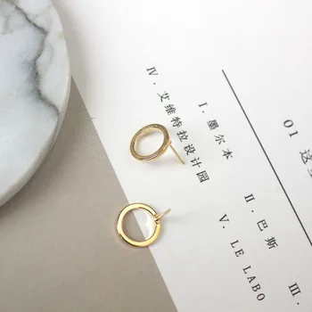 2017 new Korean jewelry fashion simple geometric small circle earrings j metal earrings a woman's gift wholesale
2017 new Korean jewelry fashion simple geometric small circle earrings j metal earrings a woman's gift wholesale