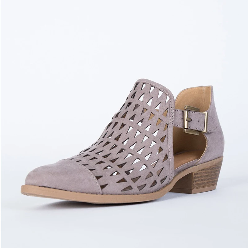 Spring Summer Women Retro Low Heel Hollow Sandals Buckle Female Flock Platform Shoes Breathable PU Casual Single Shoes Ladies
Spring Summer Women Retro Low Heel Hollow Sandals Buckle Female Flock Platform Shoes Breathable PU Casual Single Shoes Ladies