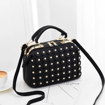 samll flap Brand Designer Woman 2019 New Fashion Messenger Bag pu leather Shoulder Bag Female Rivets formal purs crossbody bags
samll flap Brand Designer Woman 2019 New Fashion Messenger Bag pu leather Shoulder Bag Female Rivets formal purs crossbody bags