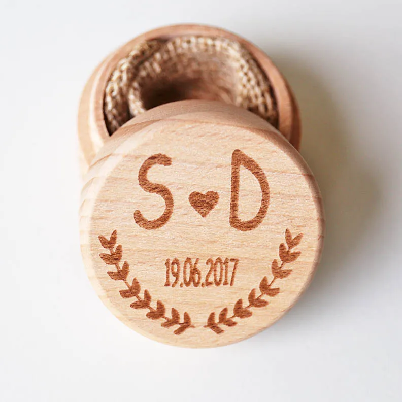 Personalized Wedding Ring Box Initials Wreath Rustic Design Proposal Engagement Gift Love Couples
Personalized Wedding Ring Box Initials Wreath Rustic Design Proposal Engagement Gift Love Couples