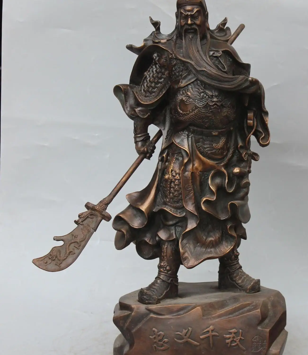 26" Chinese Bronze Dragon Guan Gong Yu Warrior God Guangong Hold Sword Sculpture
26" Chinese Bronze Dragon Guan Gong Yu Warrior God Guangong Hold Sword Sculpture