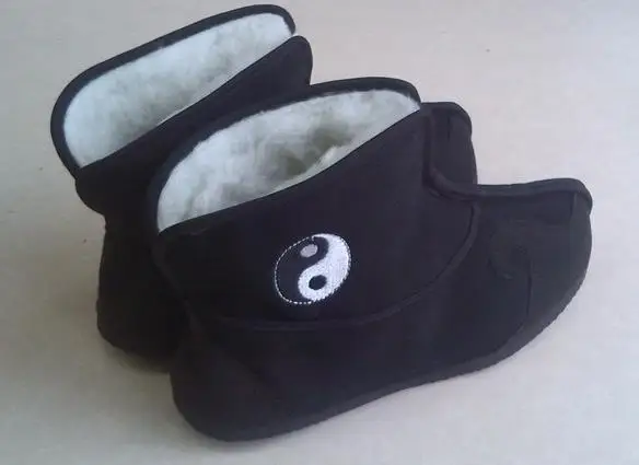 winter Taoist warm boots Wudang tai chi shoes kung fu Martial arts sneakers taoism cloudhook wushu shoes black high quality
winter Taoist warm boots Wudang tai chi shoes kung fu Martial arts sneakers taoism cloudhook wushu shoes black high quality