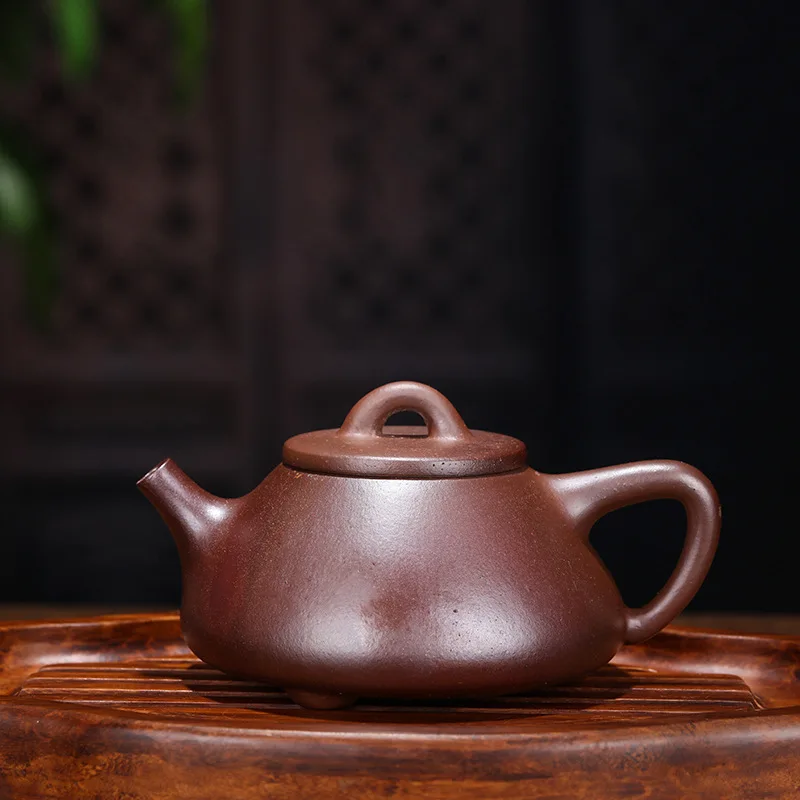 Yixing Dark-red Enameled Pottery Teapot Famous Manual Raw Ore Fambe Stone Drum Special Selling Gift Gift Box
Yixing Dark-red Enameled Pottery Teapot Famous Manual Raw Ore Fambe Stone Drum Special Selling Gift Gift Box