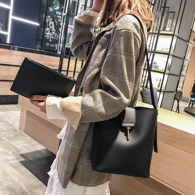 Summer new Korean ins fashion Harajuku simple diagonal package chic casual solid color large capacity female shoulder bucket bag
Summer new Korean ins fashion Harajuku simple diagonal package chic casual solid color large capacity female shoulder bucket bag
