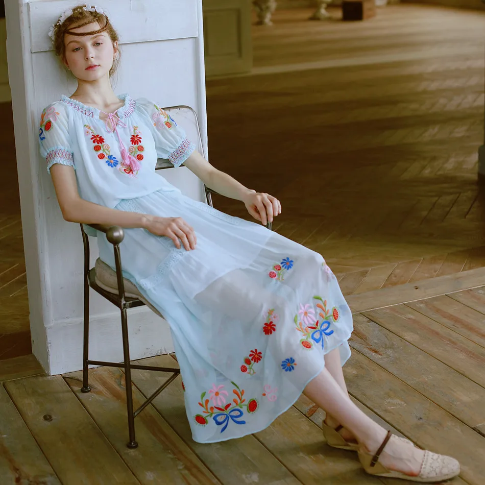 LYNETTE'S CHINOISERIE Embroidery small anthocaulus water blue a-line skirt bust skirt
LYNETTE'S CHINOISERIE Embroidery small anthocaulus water blue a-line skirt bust skirt