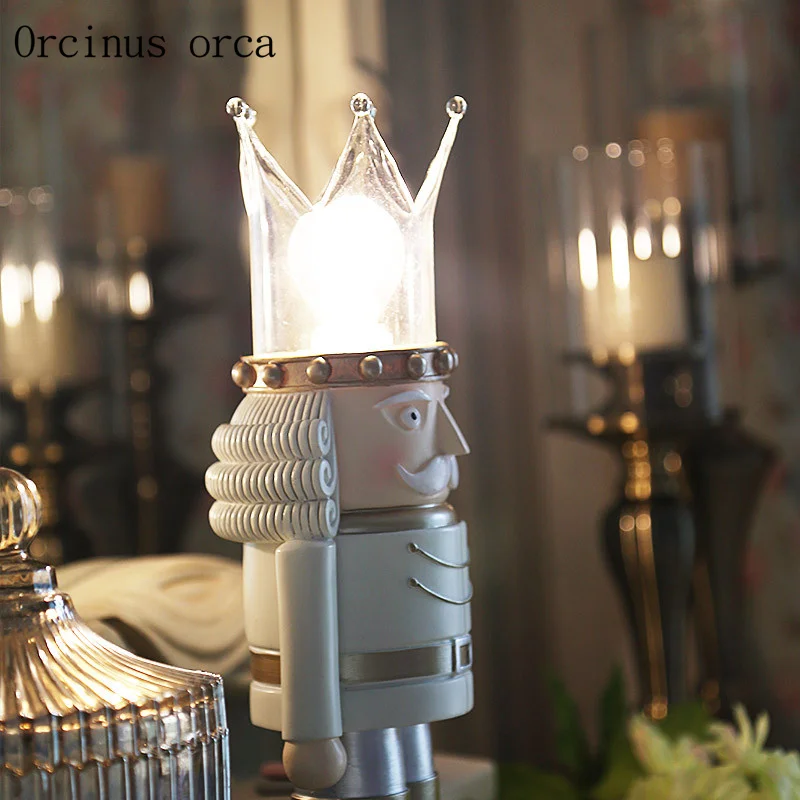 American garden bird table lamp bedroom bedside lamp Nordic modern simple personalized creative LED lamp free shipping
American garden bird table lamp bedroom bedside lamp Nordic modern simple personalized creative LED lamp free shipping