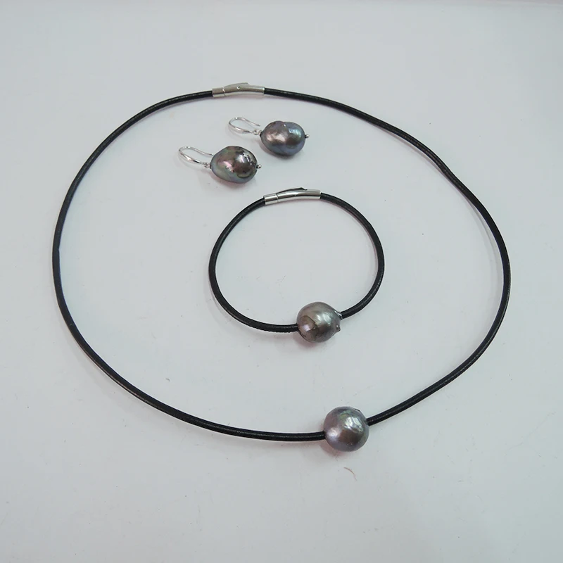 FRESHWATER PEARL JEWELRY SET NECKLACE,BRACELET,EARRING-black baroque pearl,925 SILVER earring and leather ROPE,nice clasp
FRESHWATER PEARL JEWELRY SET NECKLACE,BRACELET,EARRING-black baroque pearl,925 SILVER earring and leather ROPE,nice clasp