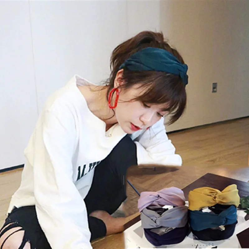New High-end boutique hair accessories women's solid color fabric cross knotted wide-brimmed fashion hairband headband hair band
New High-end boutique hair accessories women's solid color fabric cross knotted wide-brimmed fashion hairband headband hair band