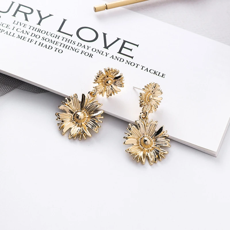 Fashion Irregularity Alloy Chrysanthemum Earrings Size Stereoscopic Retro Temperament Flower Shot Earrings Women Brincos
Fashion Irregularity Alloy Chrysanthemum Earrings Size Stereoscopic Retro Temperament Flower Shot Earrings Women Brincos