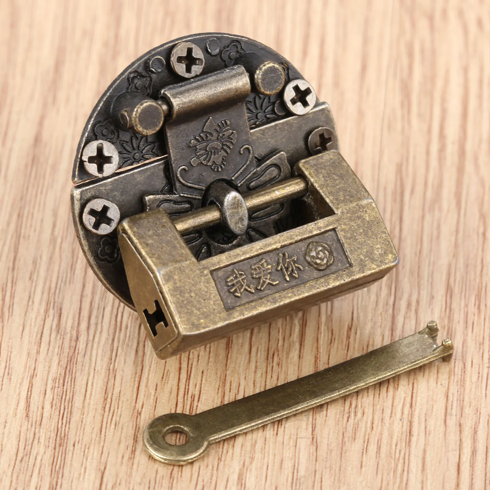 2Pcs Vintage Antique Iron Jewelry Wooden Box Padlock Chinese Old Brass Padlock for Suitcase Drawer Cabinet Key 33*18mm
2Pcs Vintage Antique Iron Jewelry Wooden Box Padlock Chinese Old Brass Padlock for Suitcase Drawer Cabinet Key 33*18mm