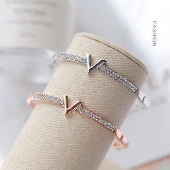 Luxury Letter Crystal Bracelet Bangles Women Fashion V Rhinestone Arm Cuff Bracelets Gold Silver Color Geometric Zircon Bracelet
Luxury Letter Crystal Bracelet Bangles Women Fashion V Rhinestone Arm Cuff Bracelets Gold Silver Color Geometric Zircon Bracelet