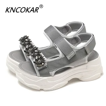 Spring And Summer Sponge Cake And Transparent Diamond Woman's Sandals Open Toe Back Buckle Fabric Height Casual Shoes
Spring And Summer Sponge Cake And Transparent Diamond Woman's Sandals Open Toe Back Buckle Fabric Height Casual Shoes