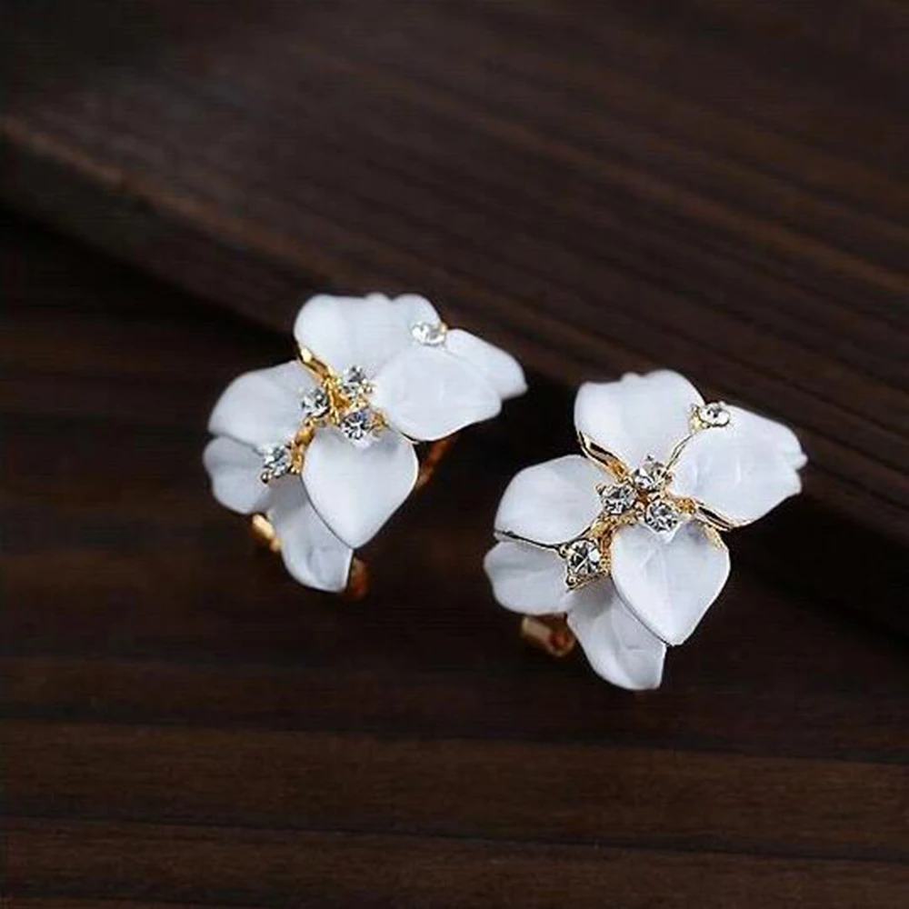 FAMSHIN Crystal Gardenia Flower Earring Stud Gold Women Earrings With Buckle Fashion Vintage Jewelry
FAMSHIN Crystal Gardenia Flower Earring Stud Gold Women Earrings With Buckle Fashion Vintage Jewelry