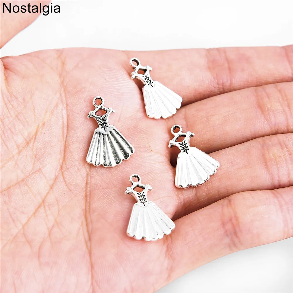 Nostalgia 10Pcs Princess Dress Charms For Girls Jewelry Kids Small Pendant 20*13MM
Nostalgia 10Pcs Princess Dress Charms For Girls Jewelry Kids Small Pendant 20*13MM