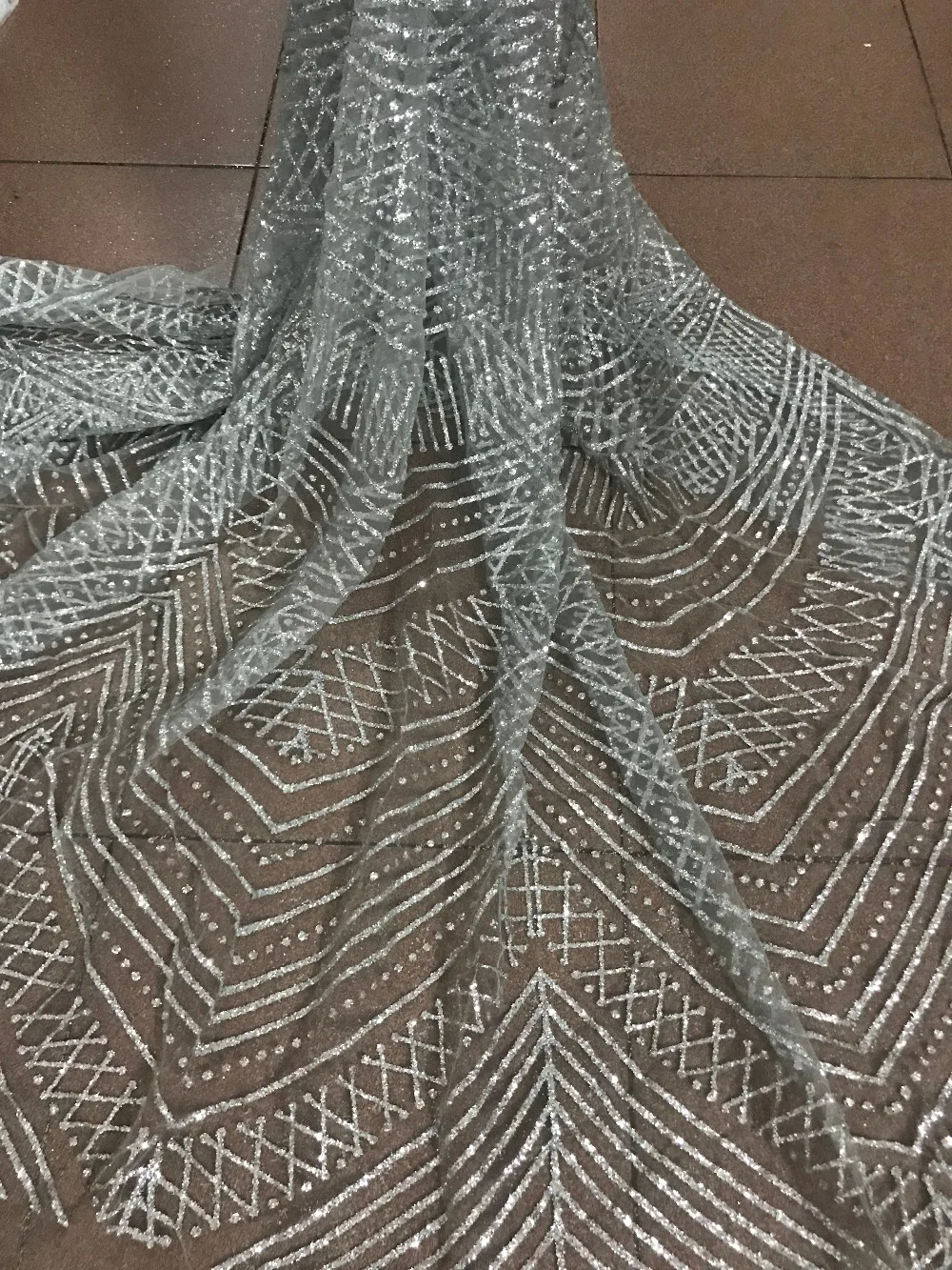 Pretty design glued glitter lace fabric L-101430 glued glitter sequins French tulle lace fabric
Pretty design glued glitter lace fabric L-101430 glued glitter sequins French tulle lace fabric